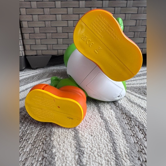 Nintendo Super Mario Let's Go, Yoshi! 12-Inch-Tall Interactive Action Figure - Picture 6 of 6